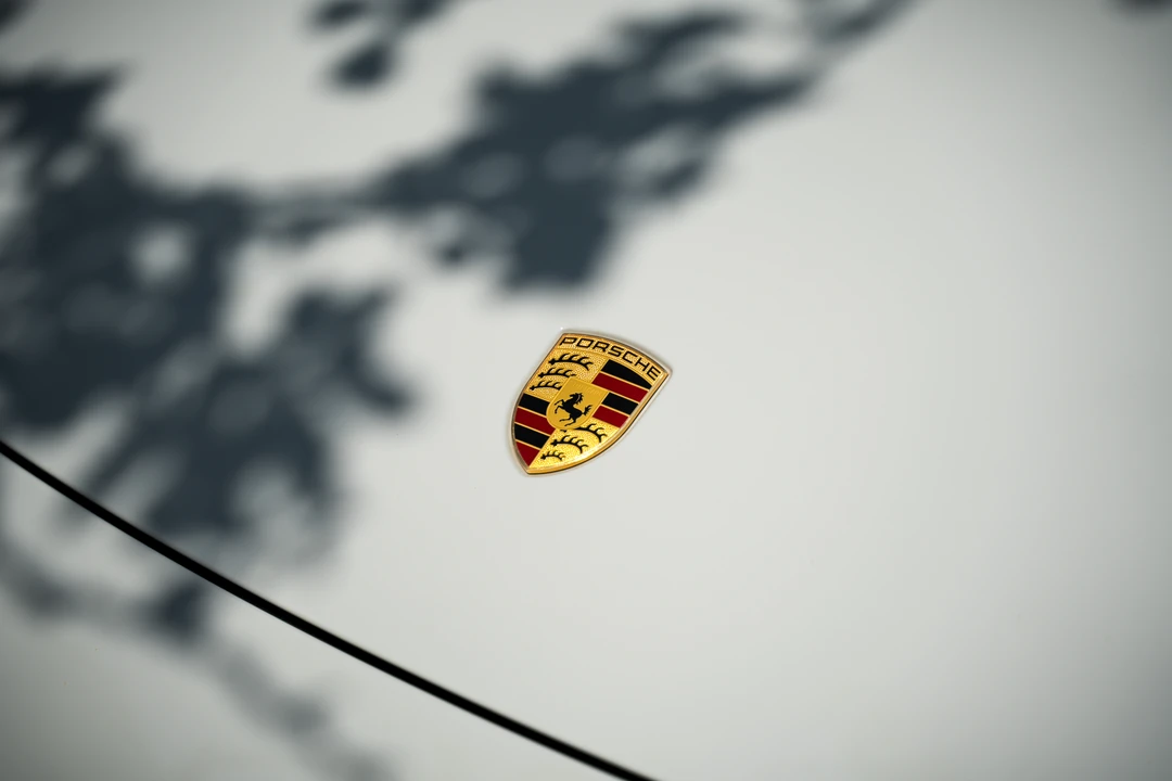 2022 Porsche Taycan 4S - Image 26 of 31