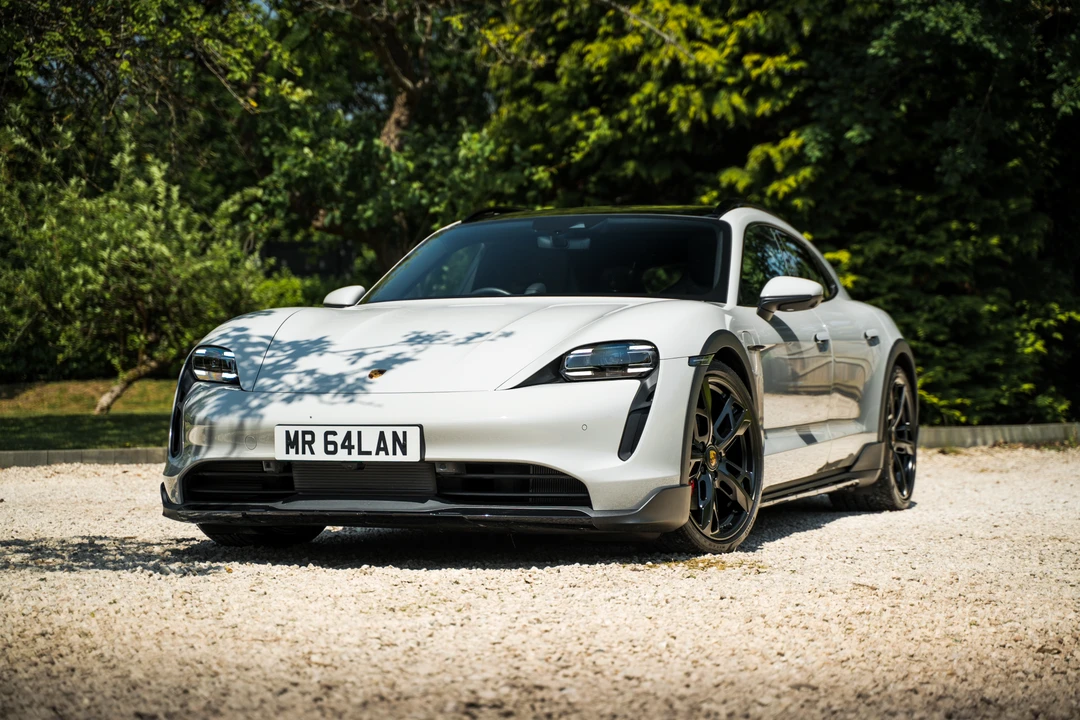 2022 Porsche Taycan 4S - Image 10 of 31