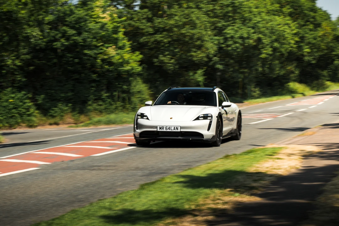 2022 Porsche Taycan 4S - Image 21 of 31