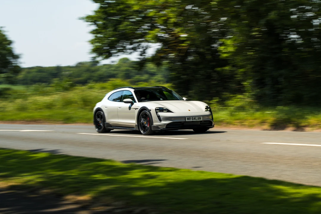 2022 Porsche Taycan 4S - Image 22 of 31