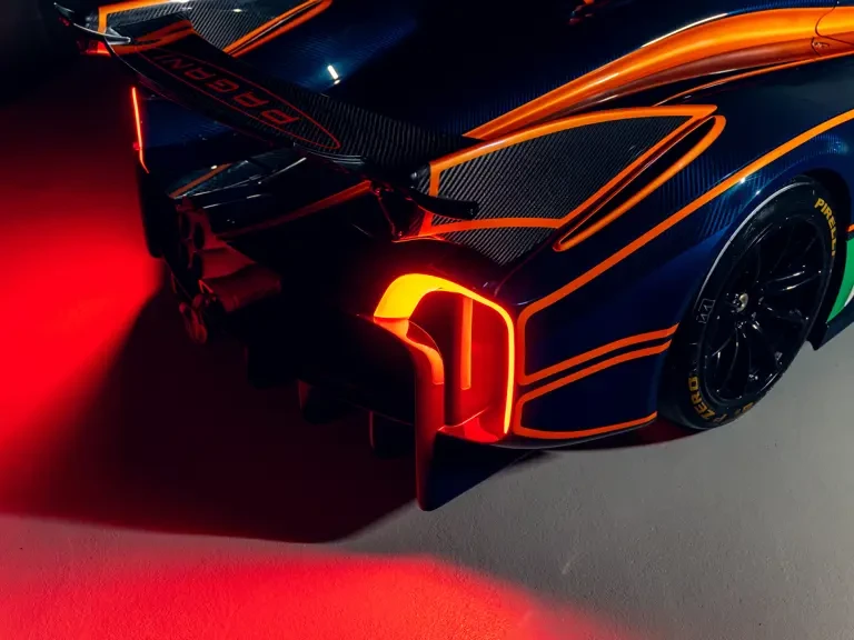 2022 Pagani Huayra - Image 16 of 26