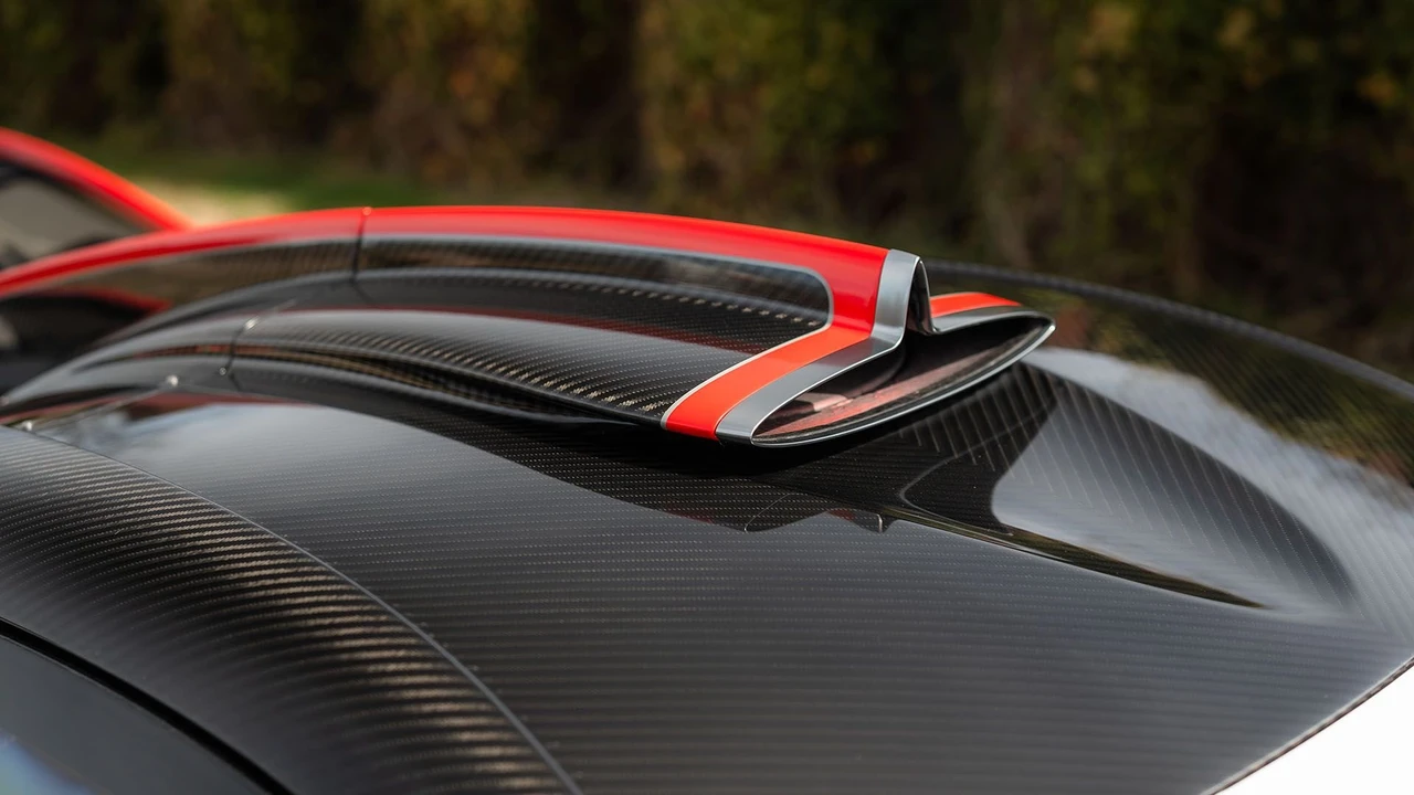 2022 Pagani Huayra - Image 28 of 31