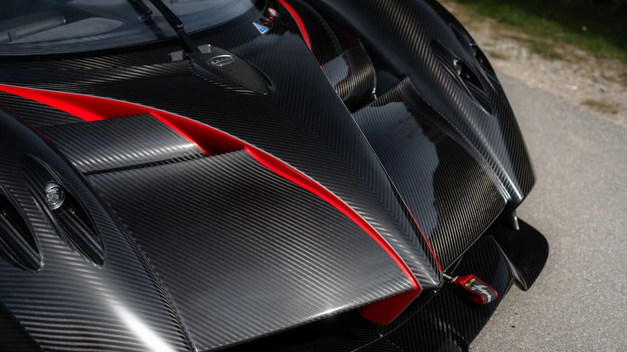 2022 Pagani Huayra - Image 25 of 31
