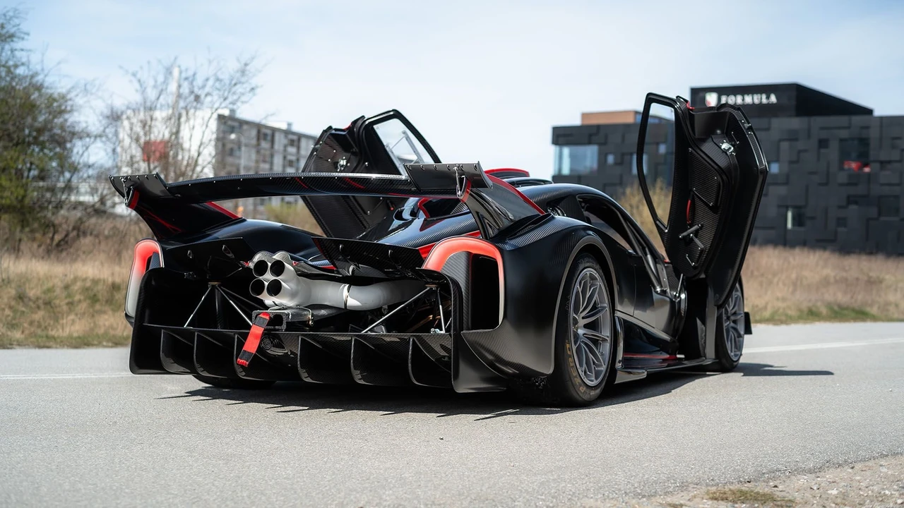 2022 Pagani Huayra - Image 14 of 31