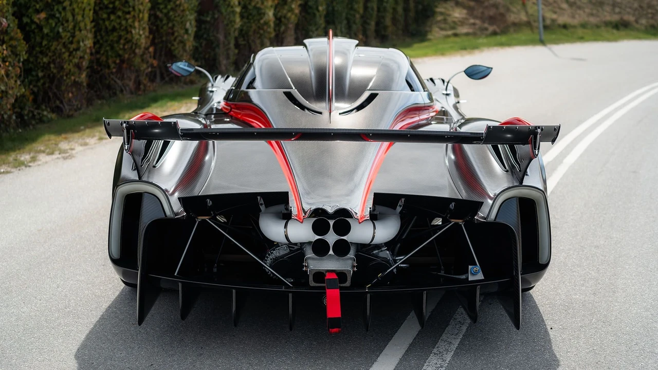 2022 Pagani Huayra - Image 2 of 31