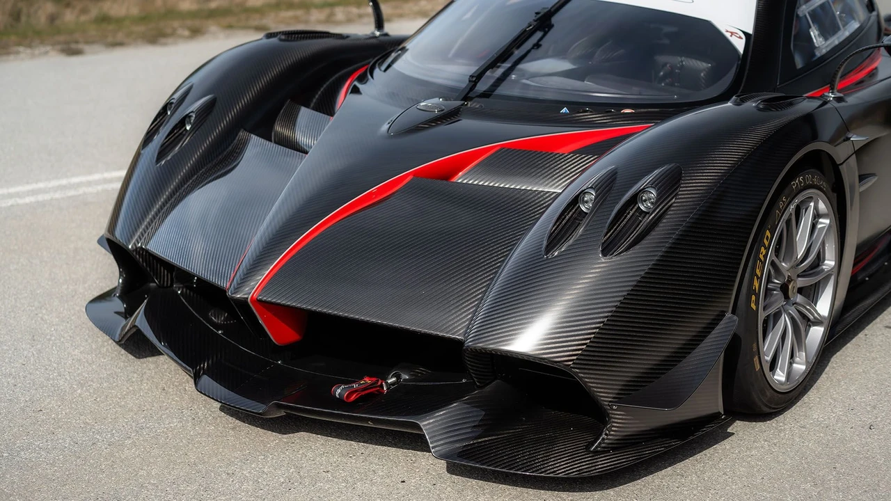 2022 Pagani Huayra - Image 19 of 31