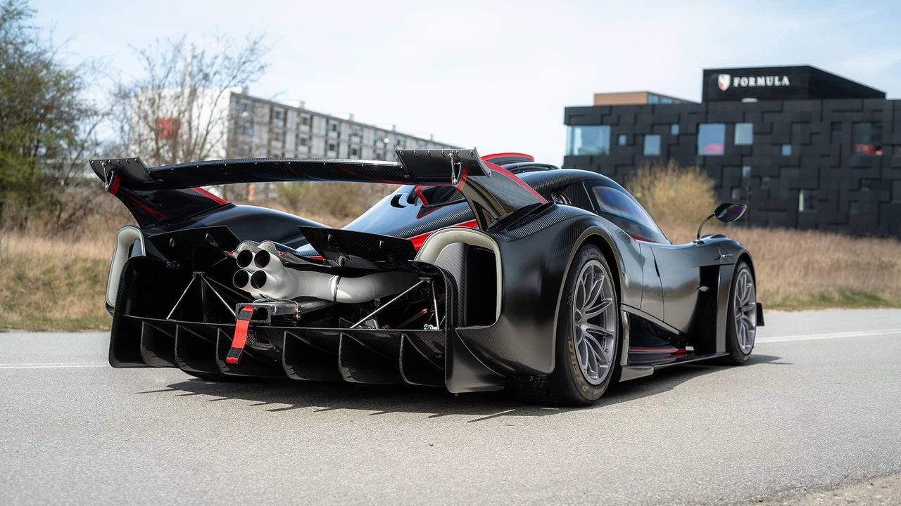 2022 Pagani Huayra - Image 12 of 31