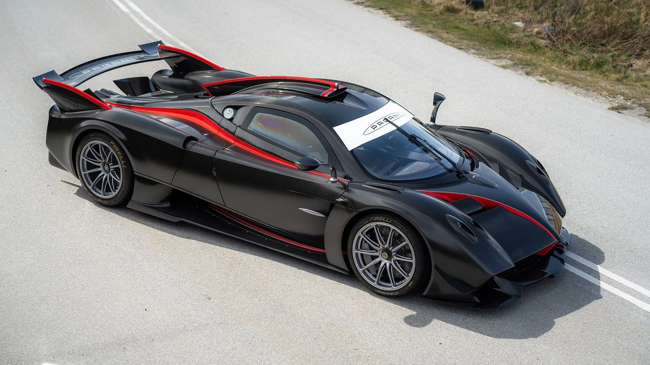 2022 Pagani Huayra - Image 11 of 31