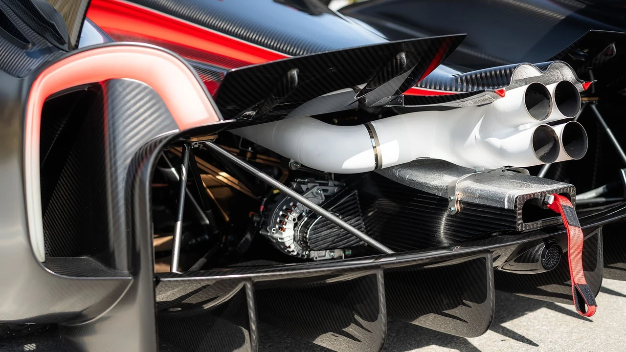 2022 Pagani Huayra - Image 7 of 31