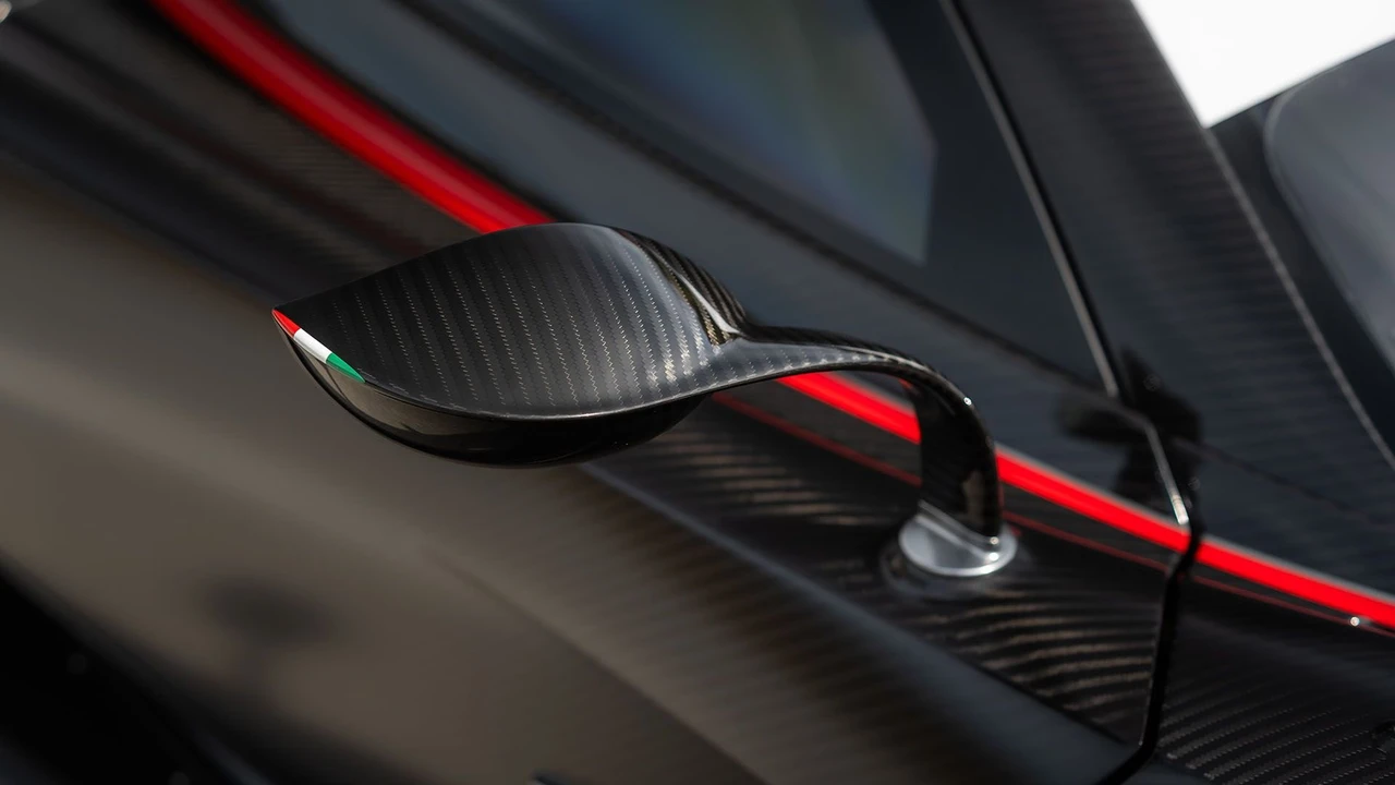 2022 Pagani Huayra - Image 29 of 31