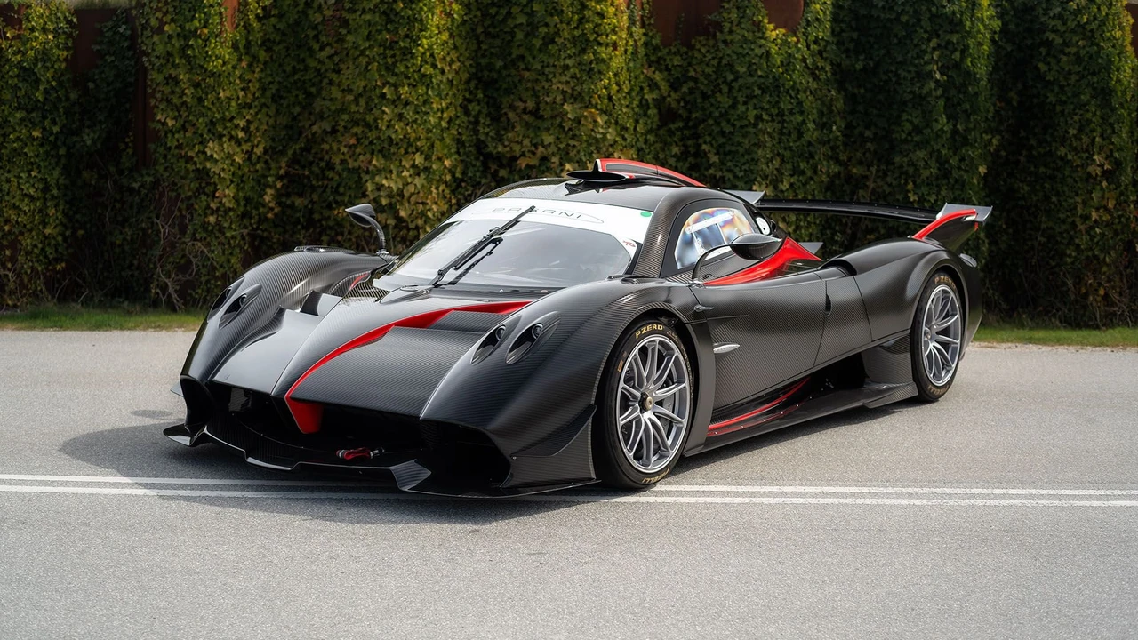 2022 Pagani Huayra - Image 3 of 31