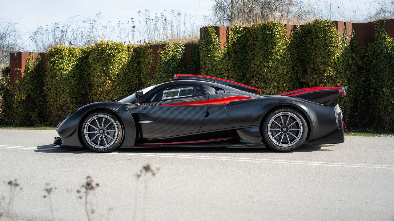 2022 Pagani Huayra - Image 6 of 31