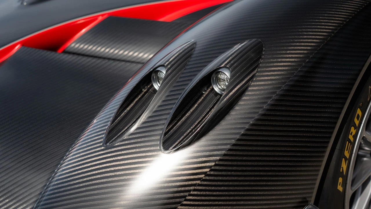2022 Pagani Huayra - Image 23 of 31