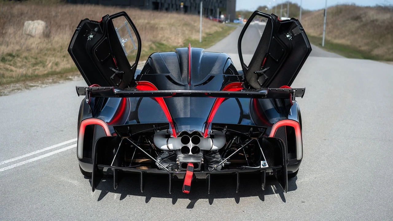 2022 Pagani Huayra - Image 20 of 31