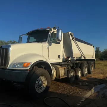 2022 Peterbilt 348