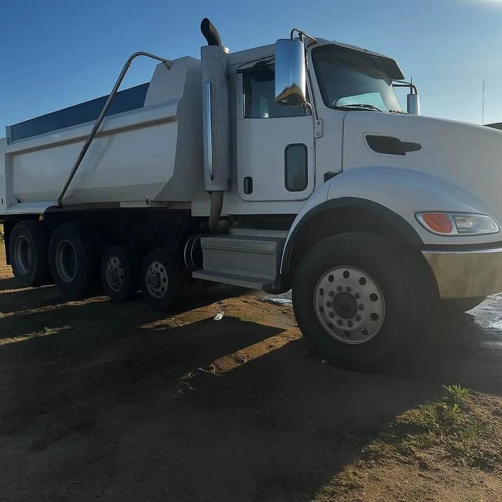 2022 Peterbilt - Image 2 of 3