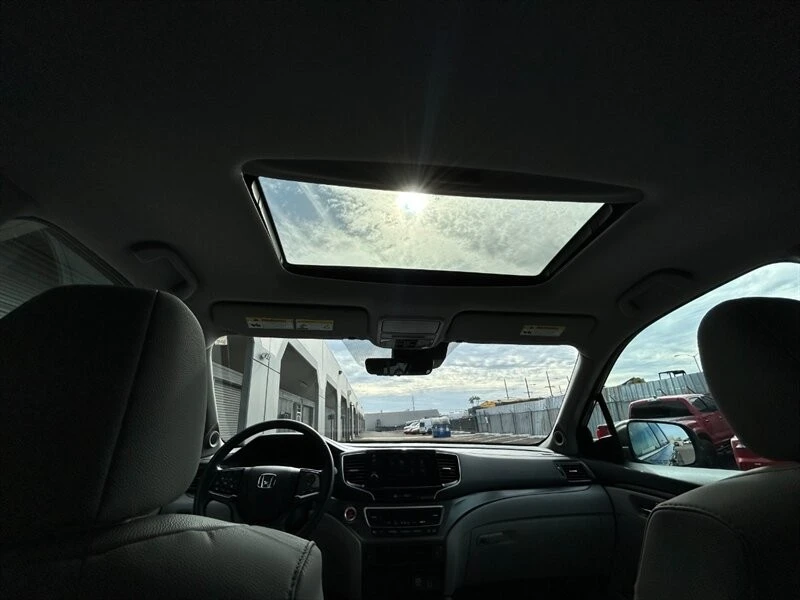 2022 Honda Pilot 3rd Gen - Image 16 of 21