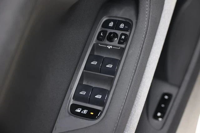2022 Polestar 2 - Image 11 of 12