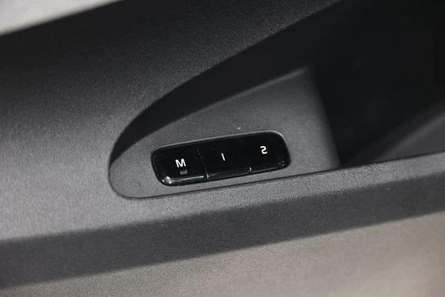 2022 Polestar 2 - Image 12 of 12