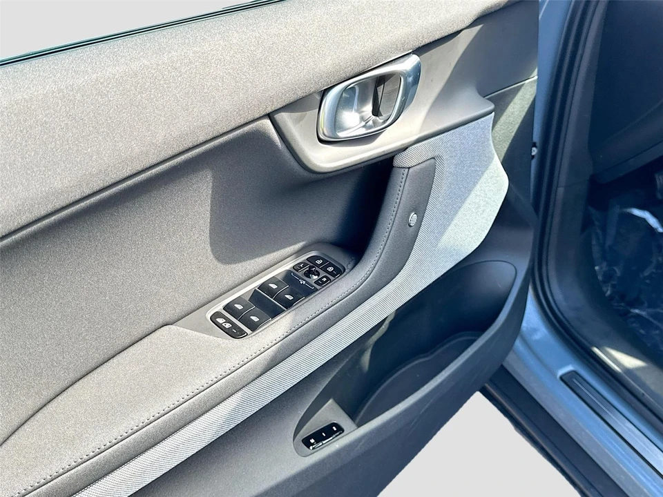 2022 Polestar 2 - Image 15 of 21