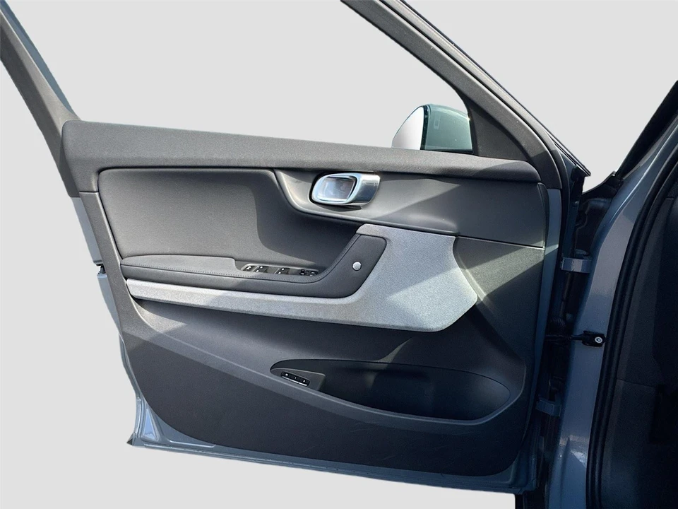 2022 Polestar 2 - Image 16 of 21