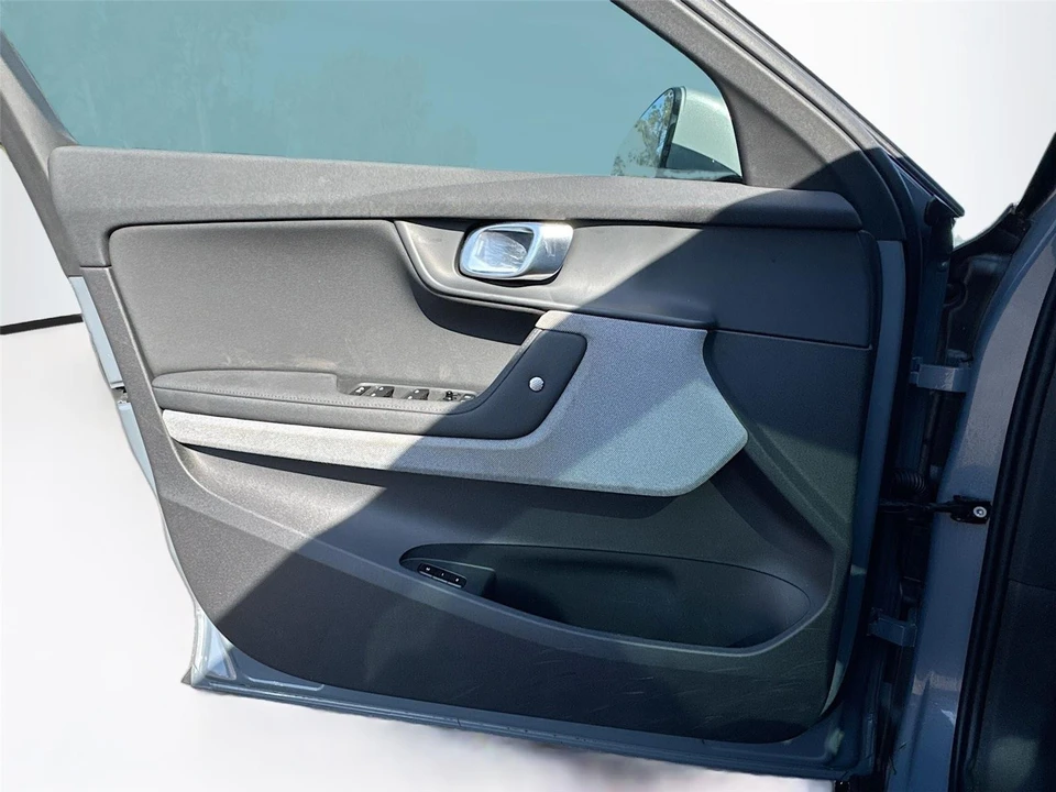 2022 Polestar 2 - Image 6 of 14