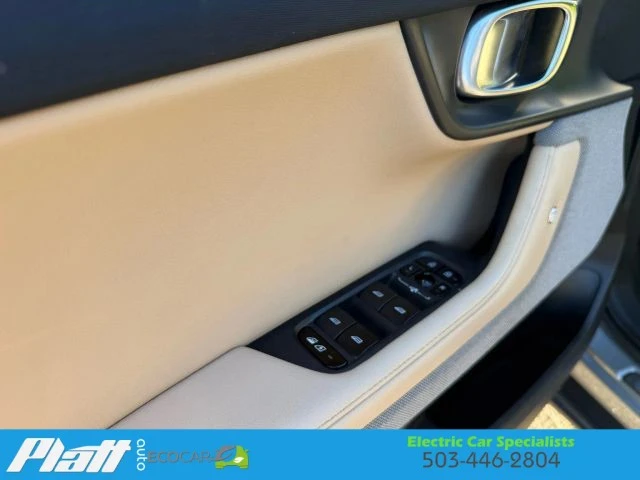 2022 Polestar 2 - Image 18 of 21