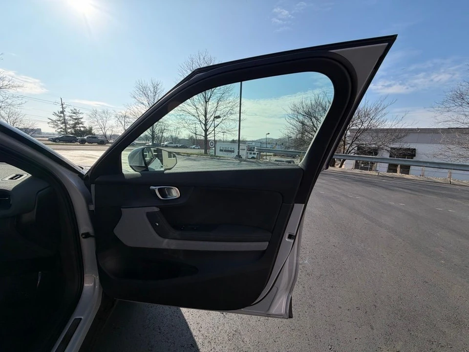 2022 Polestar 2 - Image 12 of 19