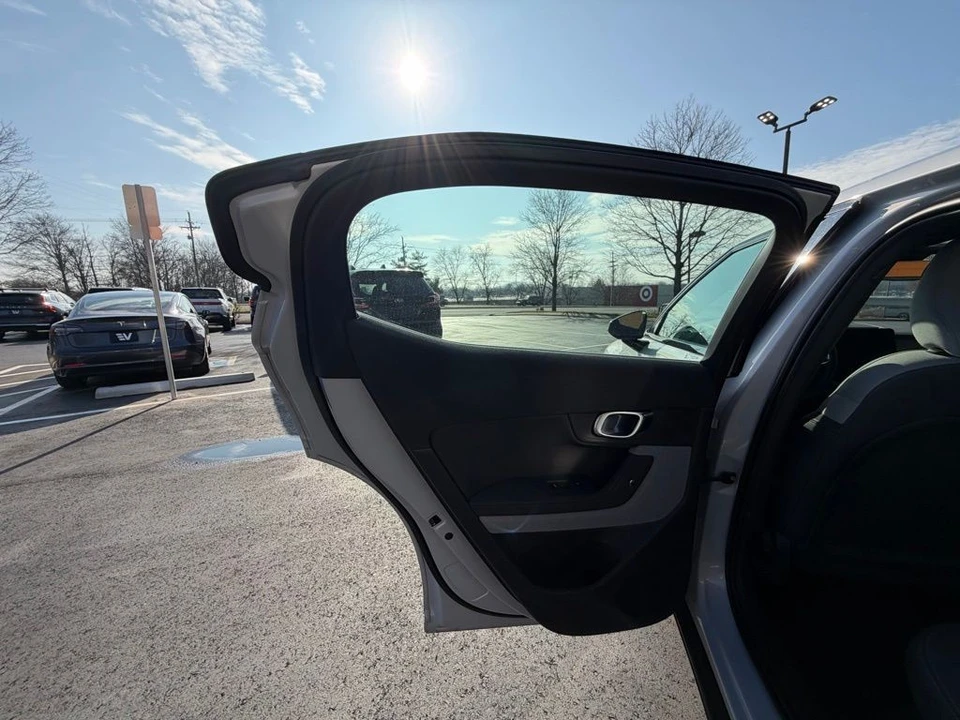 2022 Polestar 2 - Image 11 of 19