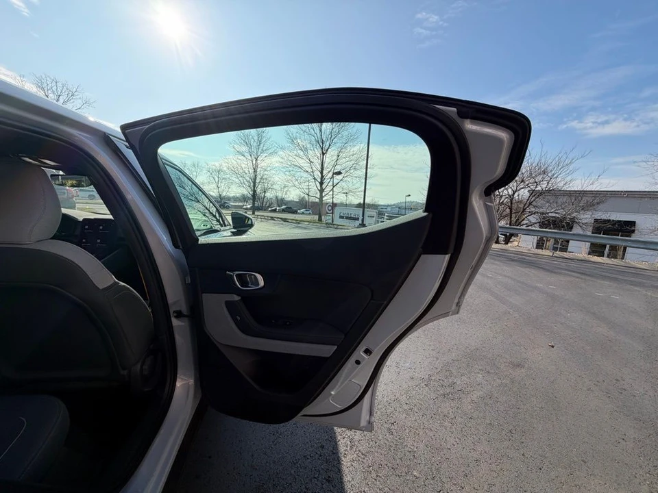 2022 Polestar 2 - Image 15 of 19