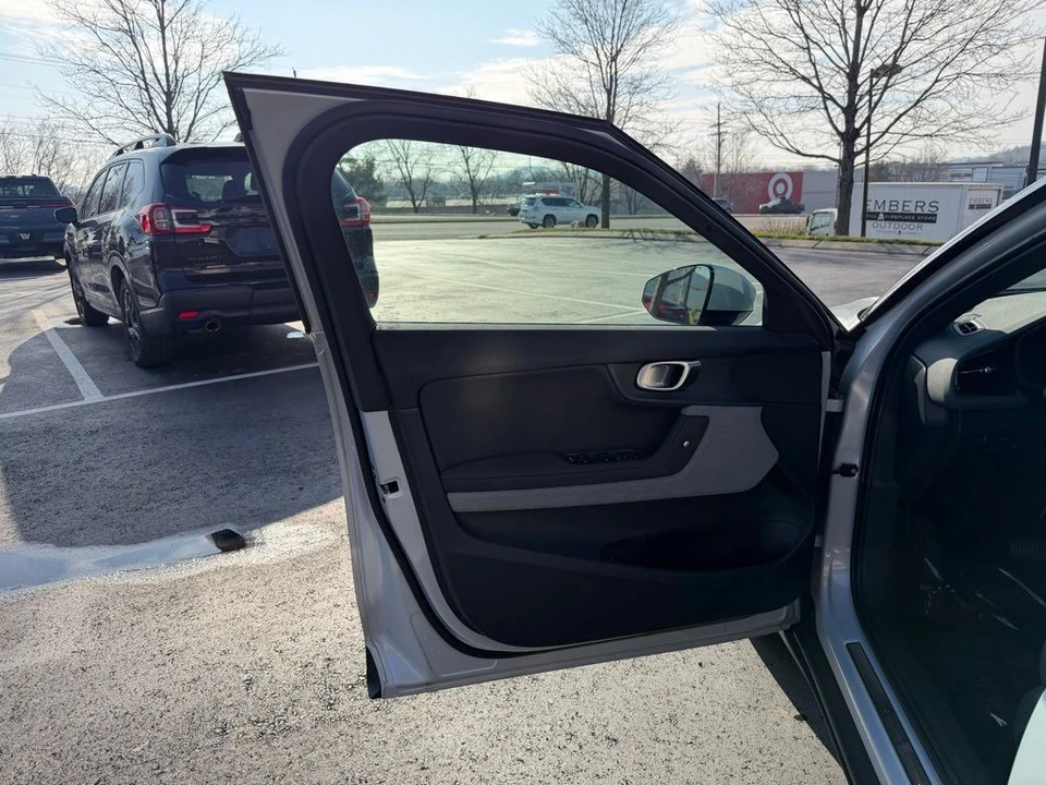 2022 Polestar 2 - Image 7 of 19