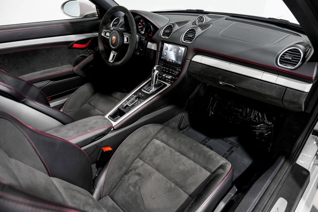 2022 Porsche - Image 28 of 31
