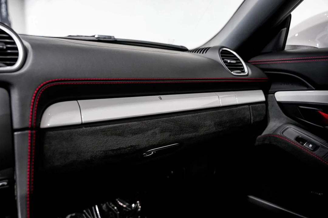 2022 Porsche - Image 16 of 31