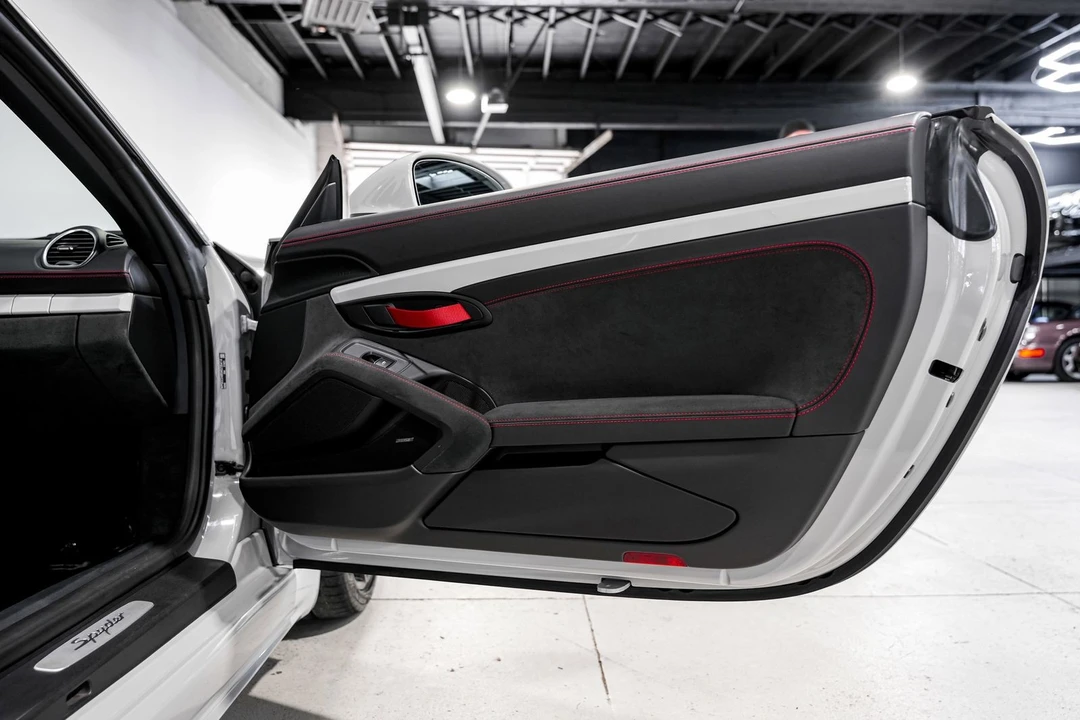 2022 Porsche - Image 23 of 31
