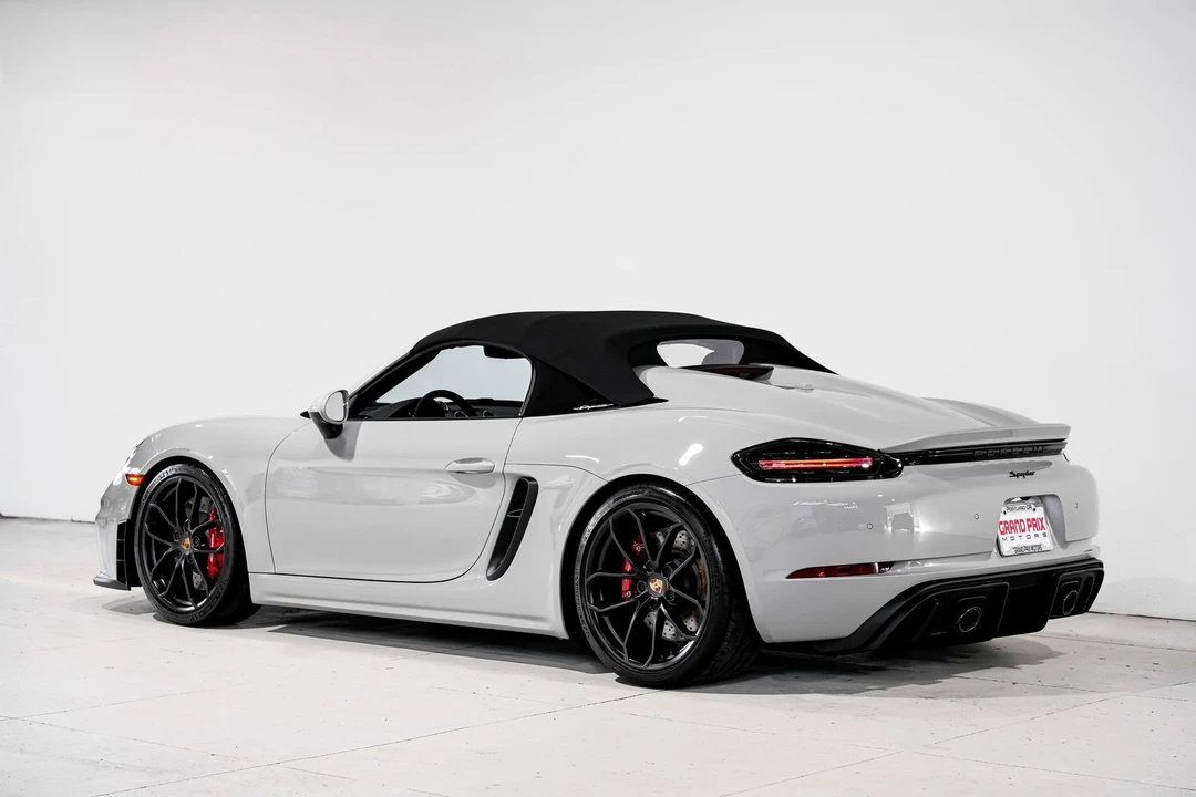 2022 Porsche - Image 8 of 31