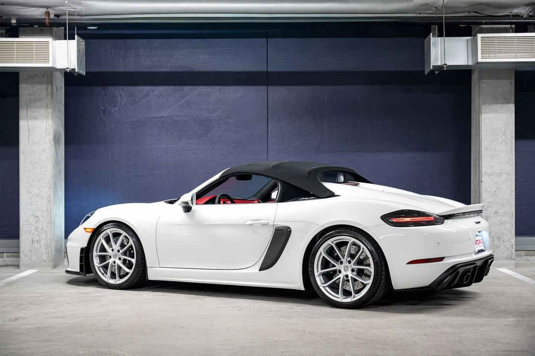 2022 Porsche - Image 8 of 31