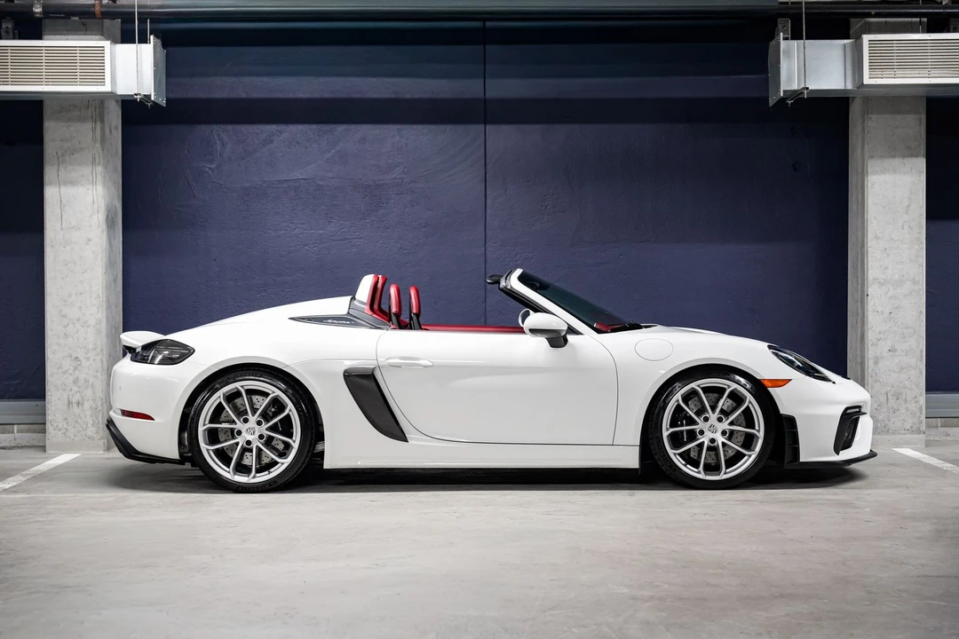 2022 Porsche - Image 2 of 31
