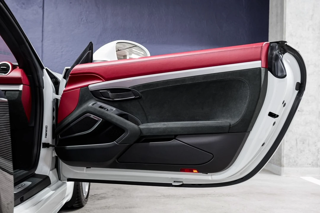 2022 Porsche - Image 21 of 31