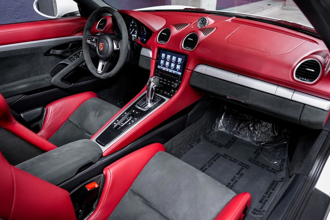 2022 Porsche - Image 25 of 31