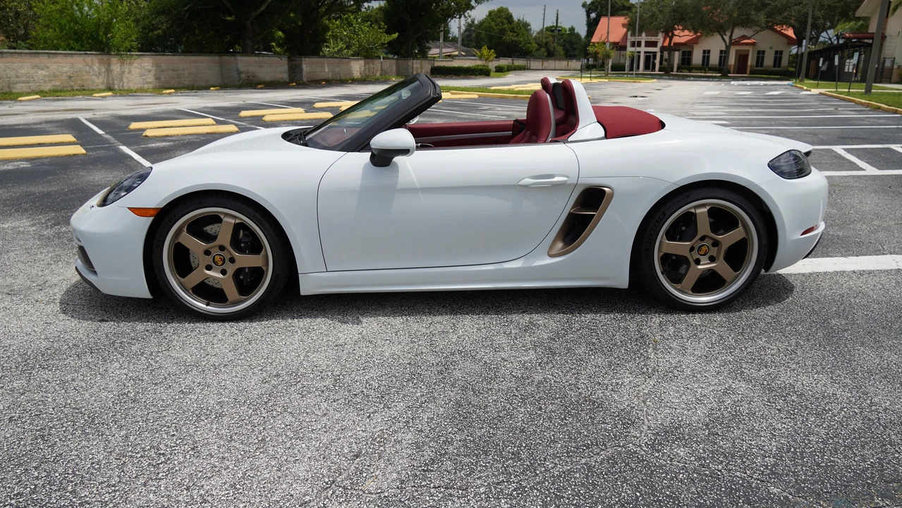 2022 Porsche 718 Boxster - Image 11 of 31