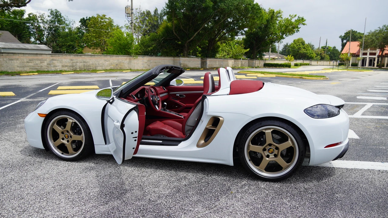 2022 Porsche 718 Boxster - Image 12 of 31