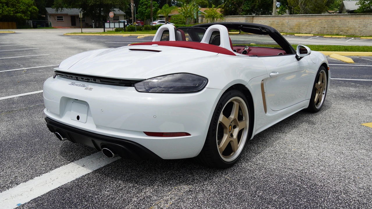 2022 Porsche 718 Boxster - Image 18 of 31