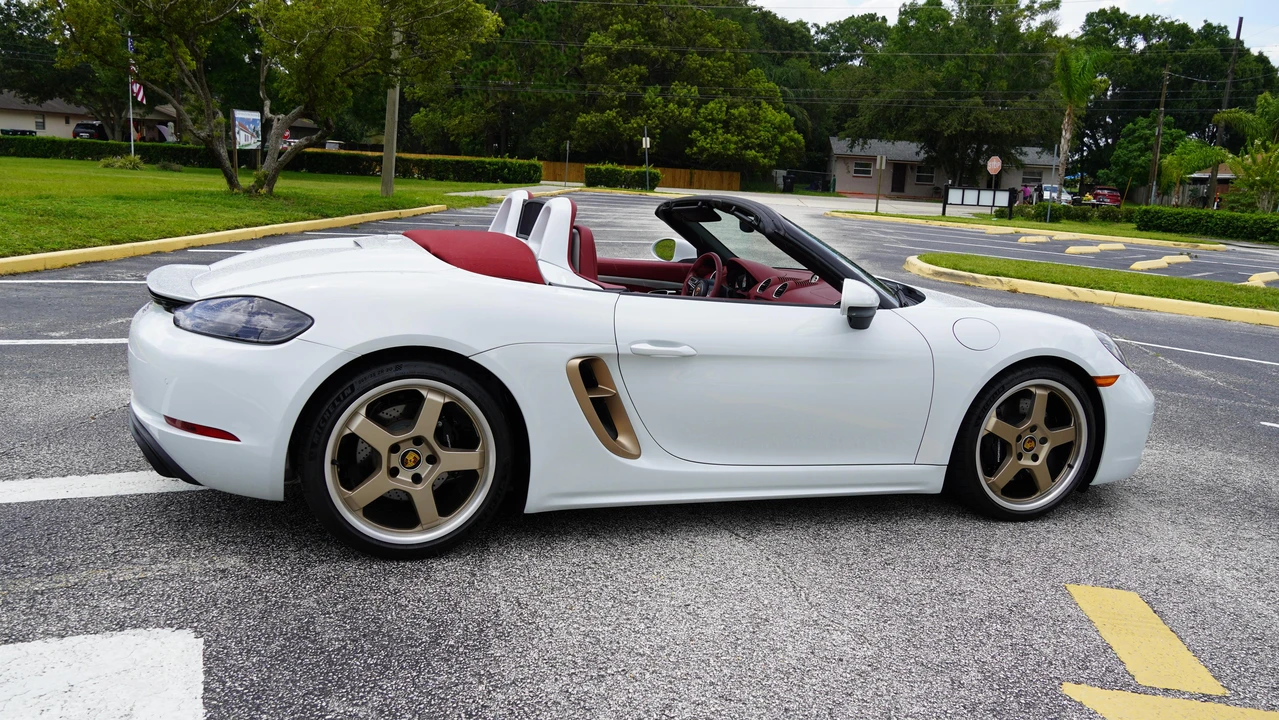 2022 Porsche 718 Boxster - Image 21 of 31