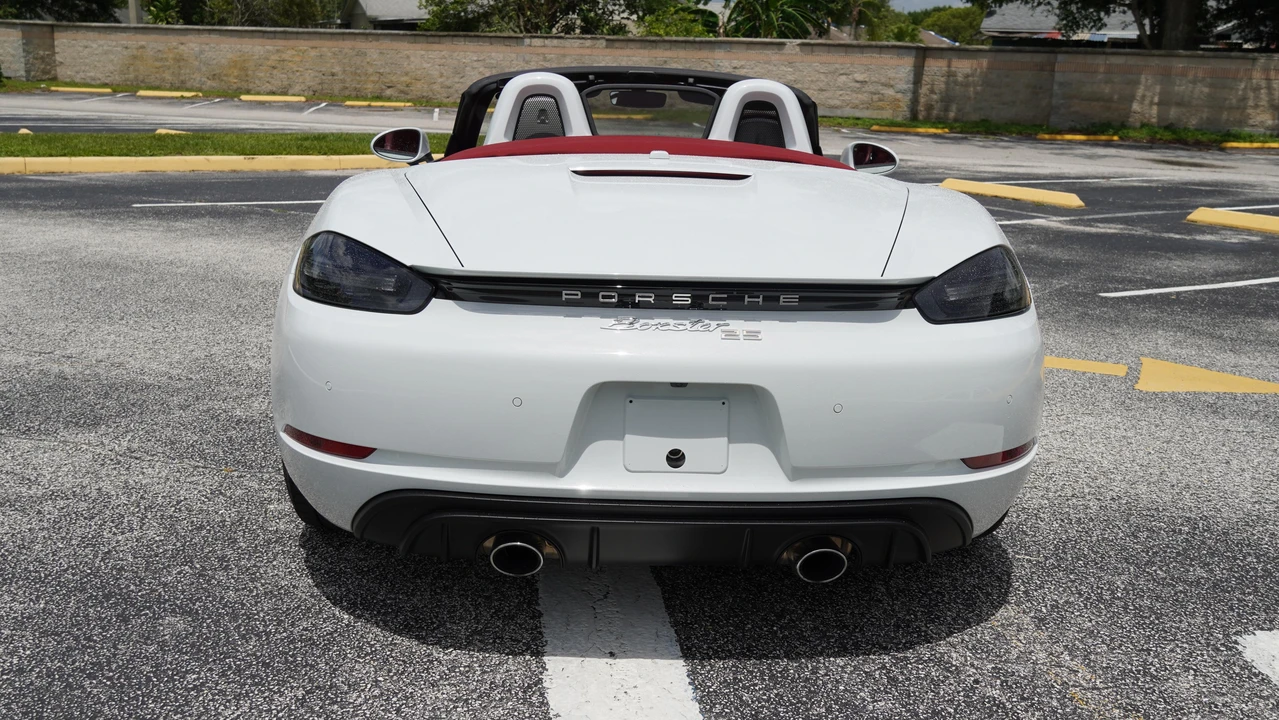 2022 Porsche 718 Boxster - Image 17 of 31