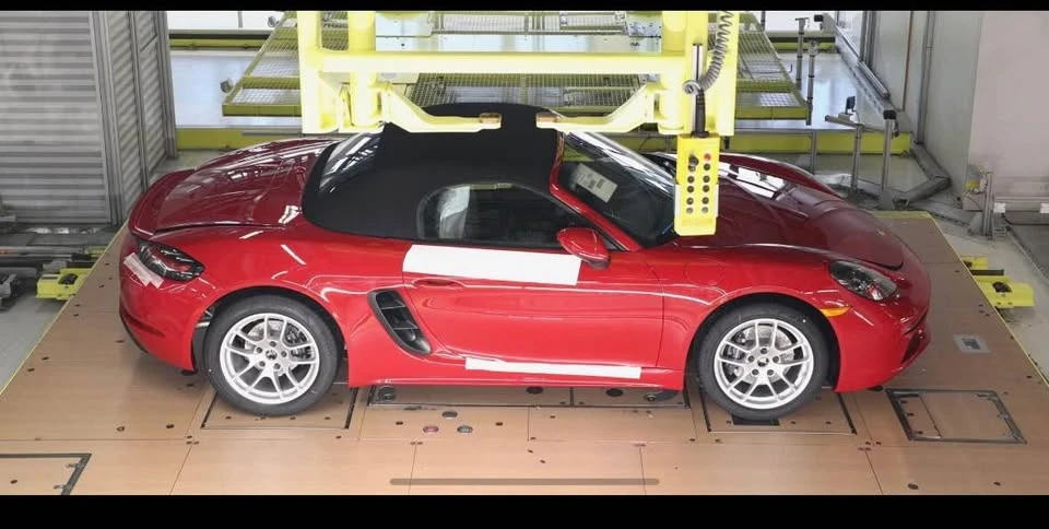 2022 Porsche 718 Boxster - Image 15 of 16