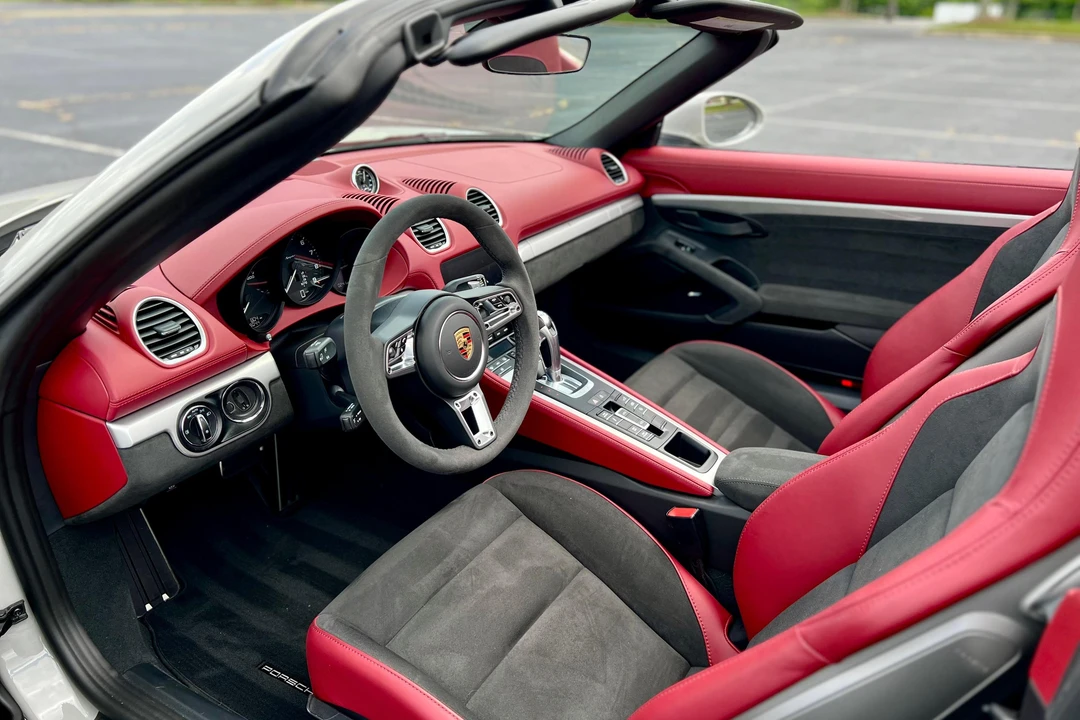 2022 Porsche 718 Boxster Spyder - Image 29 of 31