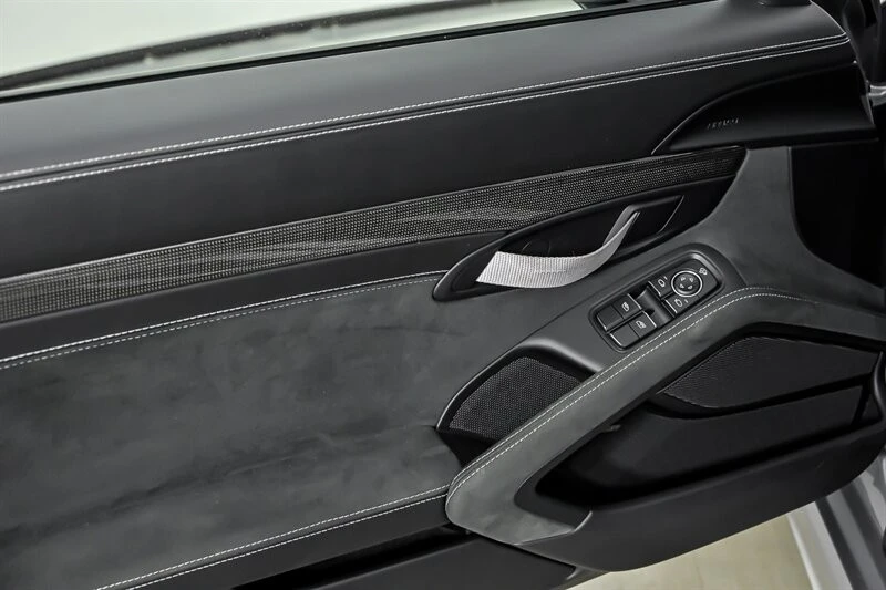 2022 Porsche 718 Boxster Spyder - Image 15 of 31