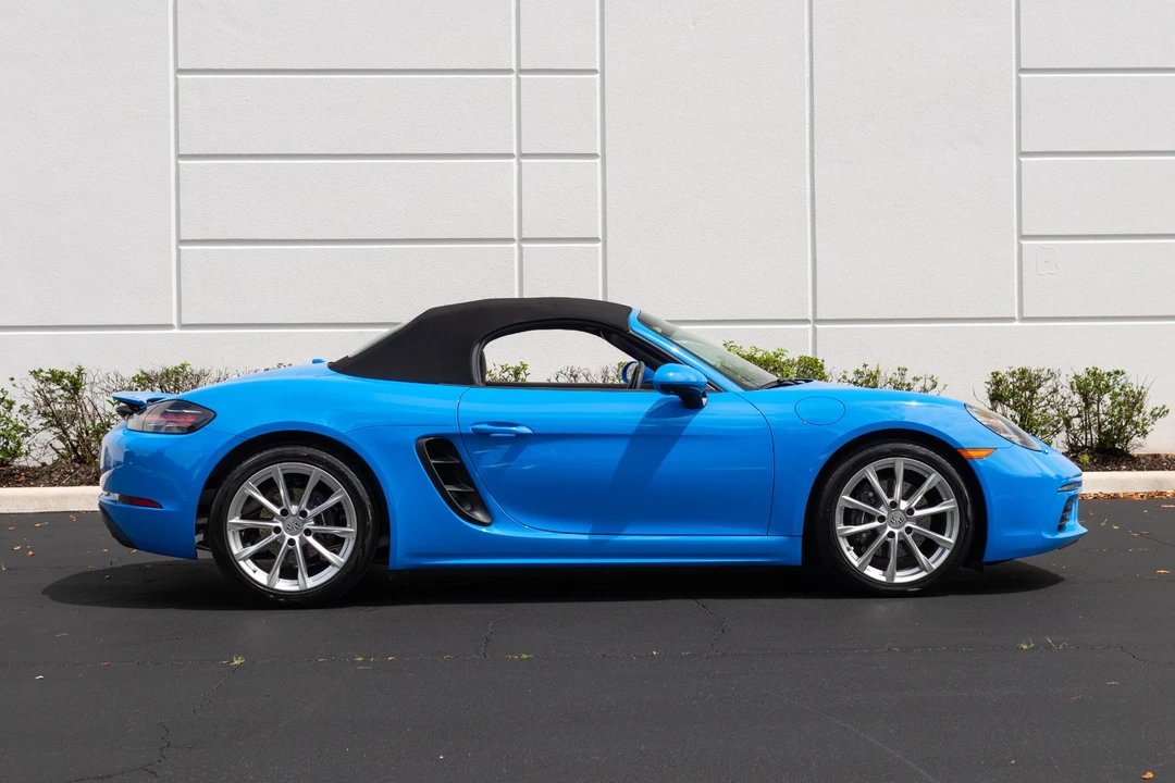 2022 Porsche 718 Boxster - Image 15 of 21