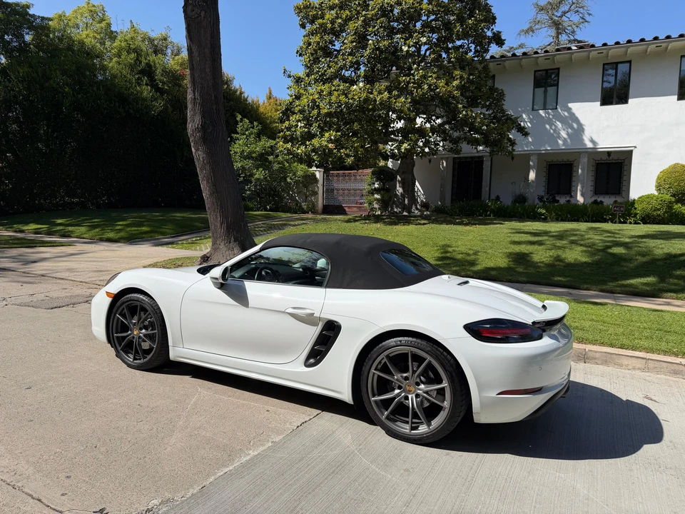2022 Porsche 718 Boxster - Image 10 of 31
