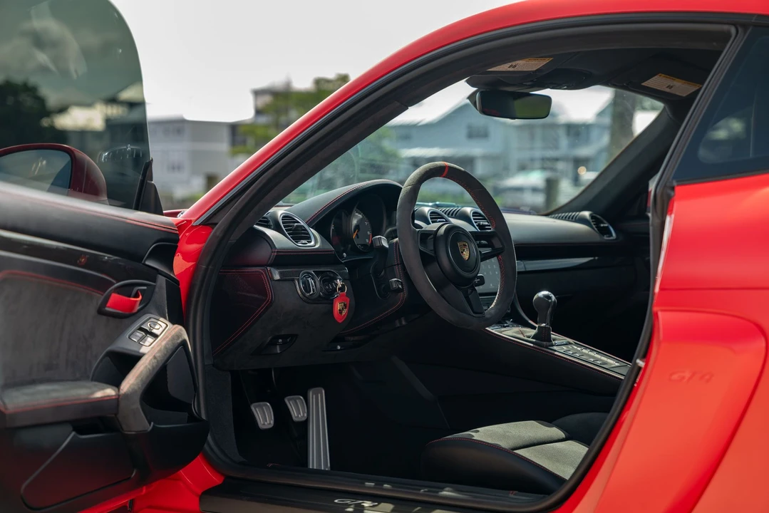 2022 Porsche 718 Cayman GT4 - Image 14 of 31